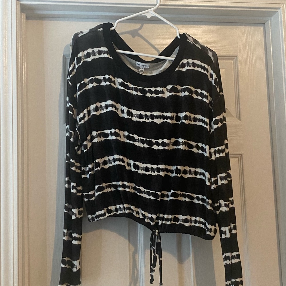 love, Fire Black & White Tie-Dye Long Sleeve Crop Top